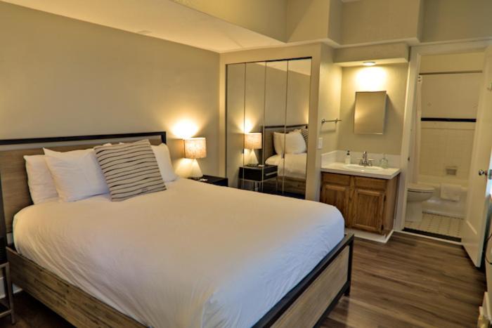 Leo Hotel